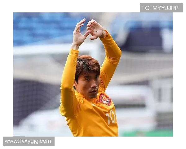 日本中学生足球新星崭露头角 定位球技术引发全场关注